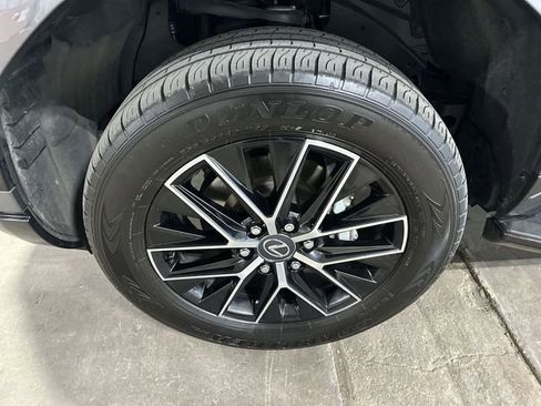 Used 2024 Lexus GX 550 w/ Accessory Package (2T) image 23