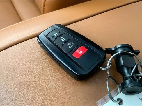 Used 2023 Toyota Highlander Platinum image 15