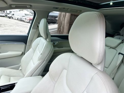 Used 2021 Volvo XC90 T5 Momentum w/ Climate Package image 26