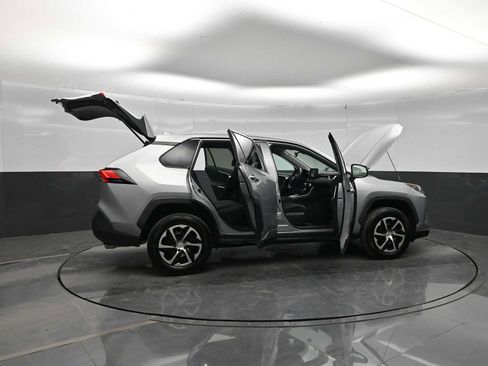 Used 2022 Toyota RAV4 LE FWD image 46