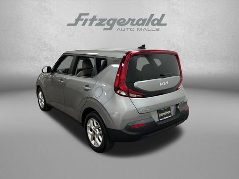 Used 2022 Kia Soul S FWD image 3