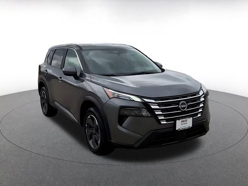 Used 2025 Nissan Rogue SV image 3