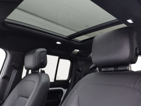 Certified 2025 Land Rover Defender 110 X-Dynamic SE AWD/4WD image 14