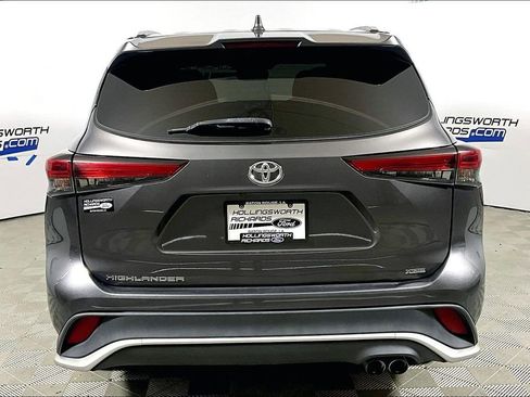 Used 2021 Toyota Highlander XSE FWD image 4