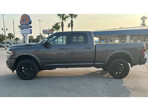 Used 2021 RAM 2500 Laramie w/ Night Edition AWD/4WD image 3