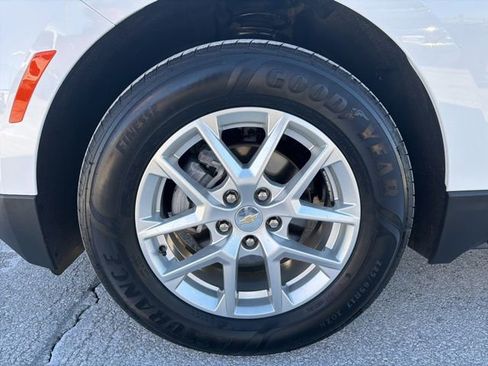 Used 2023 Chevrolet Equinox LT w/ Driver Convenience Package image 10