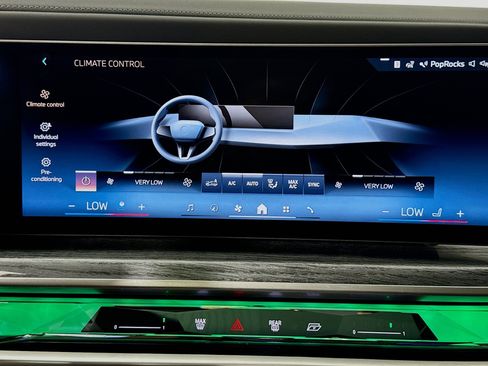 Used 2026 BMW 740i w/ Premium Package image 16