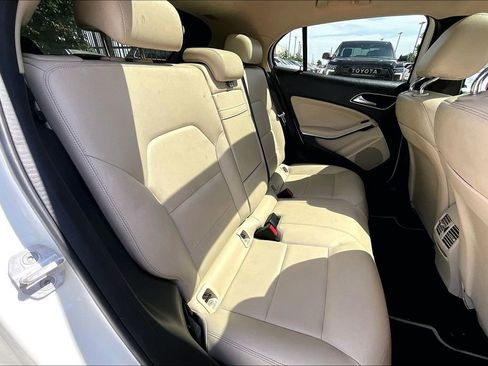 Used 2016 Mercedes-Benz GLA 250 image 33