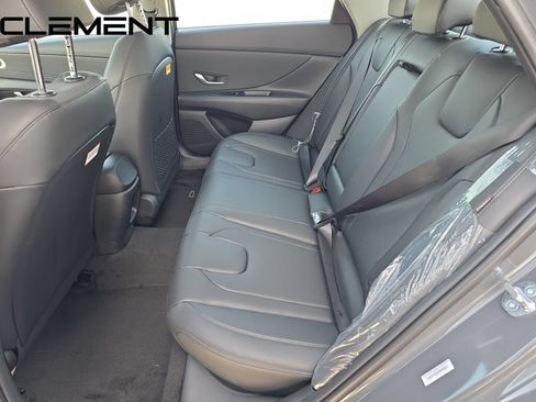 Certified 2025 Hyundai Elantra Limited FWD image 35