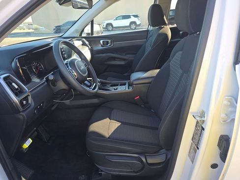 Used 2023 Kia Sorento LX image 8