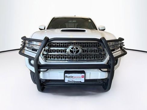 Used 2017 Toyota Tacoma TRD Sport w/ Tow Package image 2