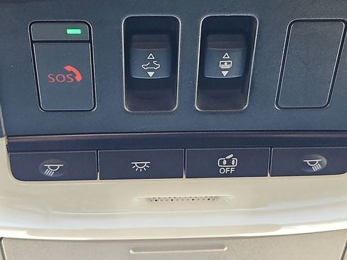 Used 2023 Nissan Rogue SL w/ SL Premium Package image 29