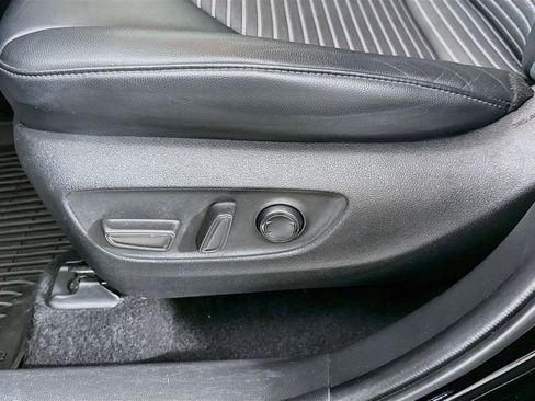 Used 2022 Toyota Highlander XSE FWD image 31