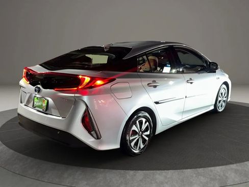Used 2017 Toyota Prius Prime Premium image 5