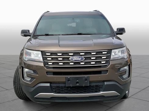 Used 2016 Ford Explorer XLT w/ Equipment Group 202A image 4
