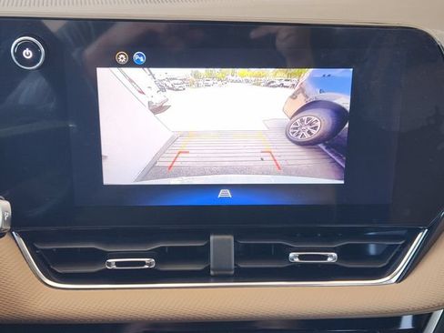 Used 2025 Chevrolet Equinox ACTIV AWD/4WD image 5