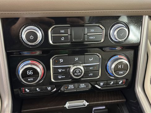 Certified 2024 GMC Yukon XL Denali AWD/4WD image 29