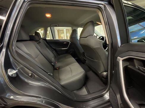 Used 2021 Toyota RAV4 XLE image 21