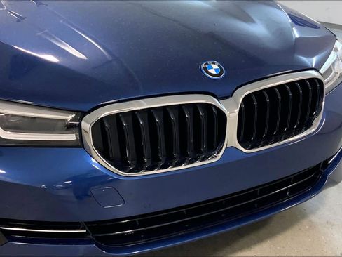 Certified 2023 BMW 530e xDrive w/ Premium Package image 32