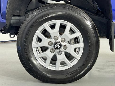 Used 2024 Toyota Tacoma SR5 AWD/4WD image 34