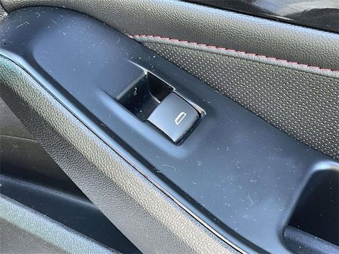 Used 2023 Chevrolet Traverse RS image 18