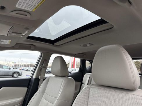 Used 2022 Nissan Rogue Sport SL w/ Premium Package image 9