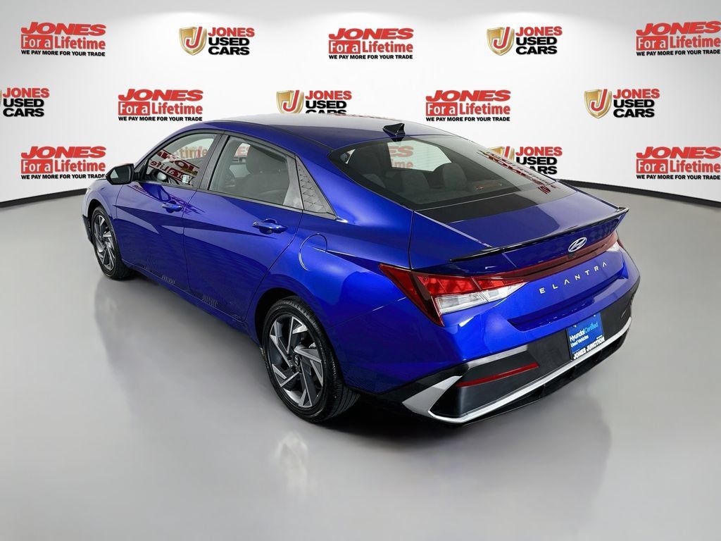 Certified 2025 Hyundai Elantra Sport FWD image 2