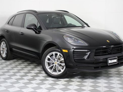 Certified 2025 Porsche Macan image 9