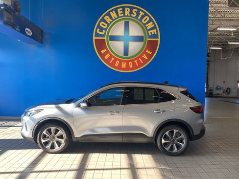 Used 2024 Ford Escape Platinum image 19