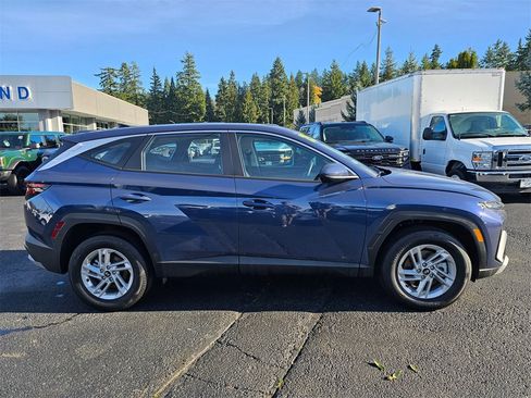 Certified 2025 Hyundai Tucson SE image 9