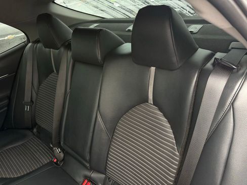 Used 2019 Toyota Camry SE image 11