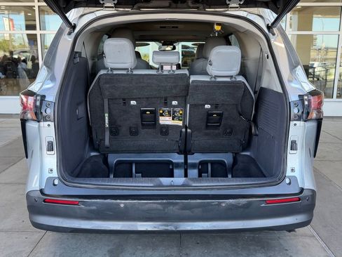 Certified 2021 Toyota Sienna XLE FWD image 16