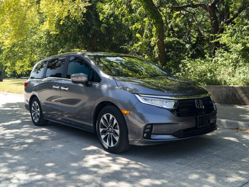Used 2024 Honda Odyssey EX-L image 2