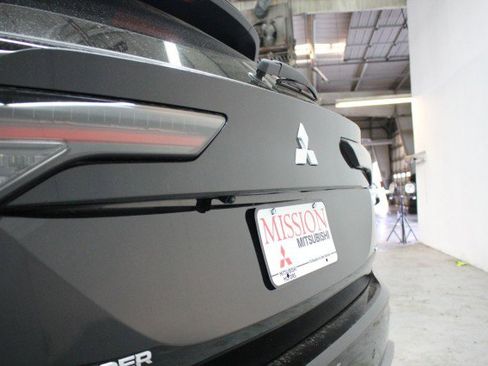 New 2026 Mitsubishi Outlander SE image 4