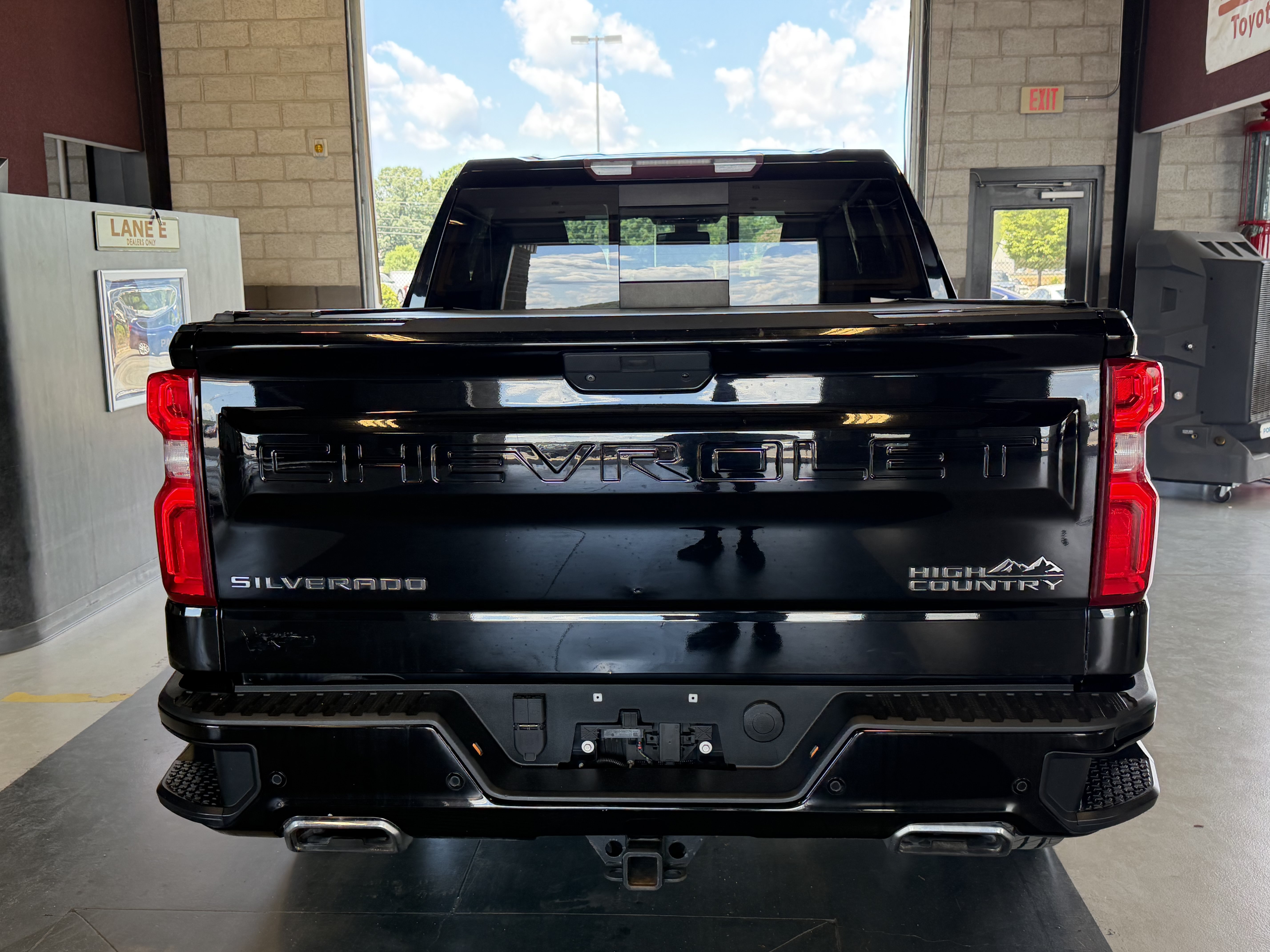 Used 2019 Chevrolet Silverado 1500 High Country w/ Trailer Camera Package AWD/4WD image 5