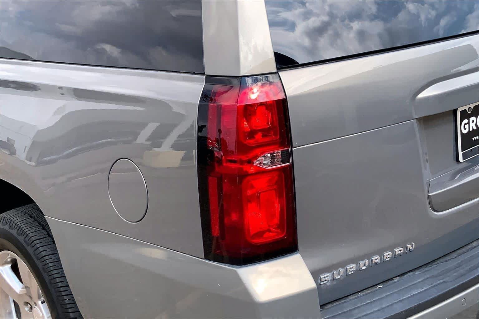 Used 2017 Chevrolet Suburban LT w/ Luxury Package AWD/4WD image 29