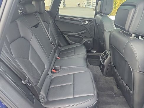 Used 2022 Porsche Macan image 13