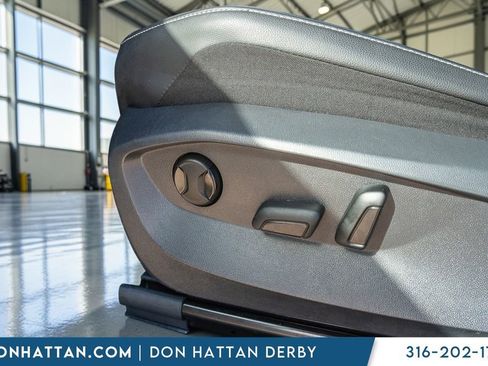 Used 2024 Volkswagen Tiguan SE FWD image 17