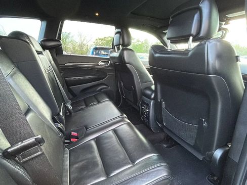 Used 2018 Jeep Grand Cherokee Limited image 9