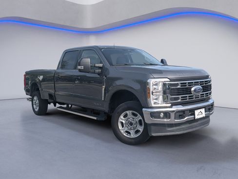 Used 2025 Ford F250 XLT AWD/4WD image 3