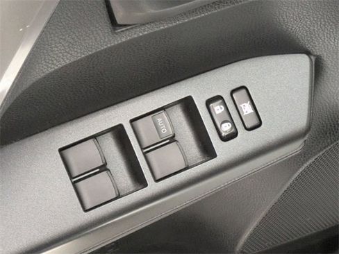 Used 2018 Toyota RAV4 LE w/ Carpet Mat Package image 12