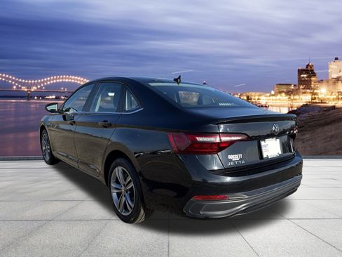 Used 2024 Volkswagen Jetta SE image 3