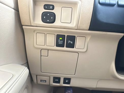 Used 2013 Lexus ES 300h w/ Luxury Pkg FWD image 25