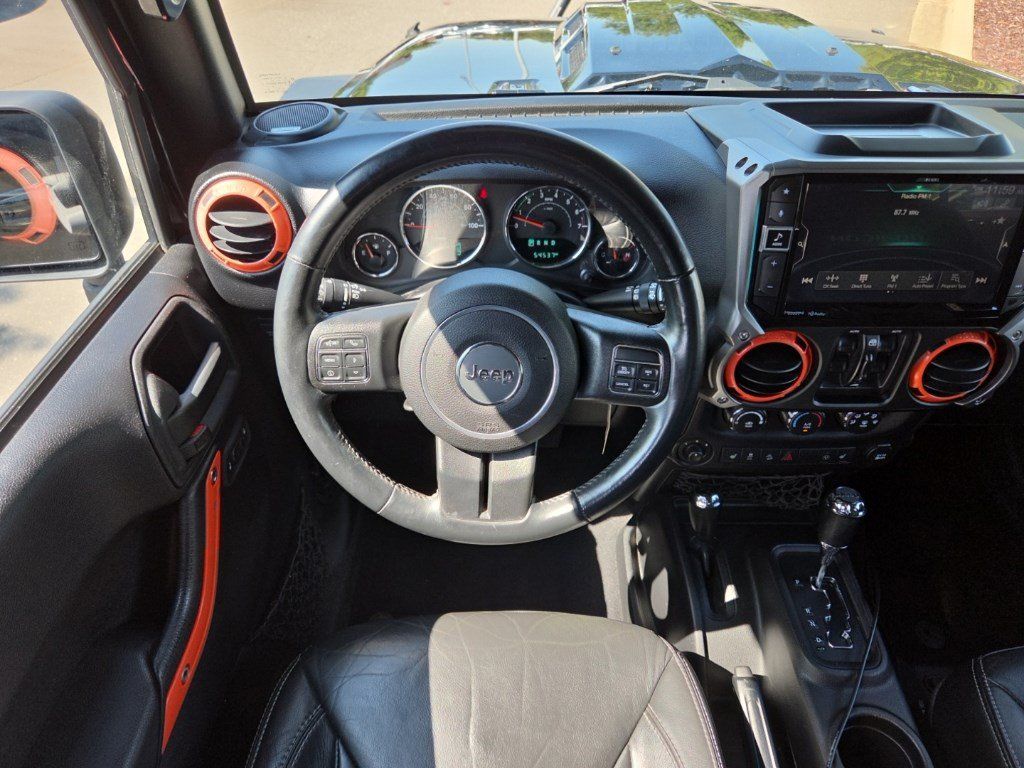 Used 2015 Jeep Wrangler Unlimited Rubicon w/ Connectivity Group AWD/4WD image 30