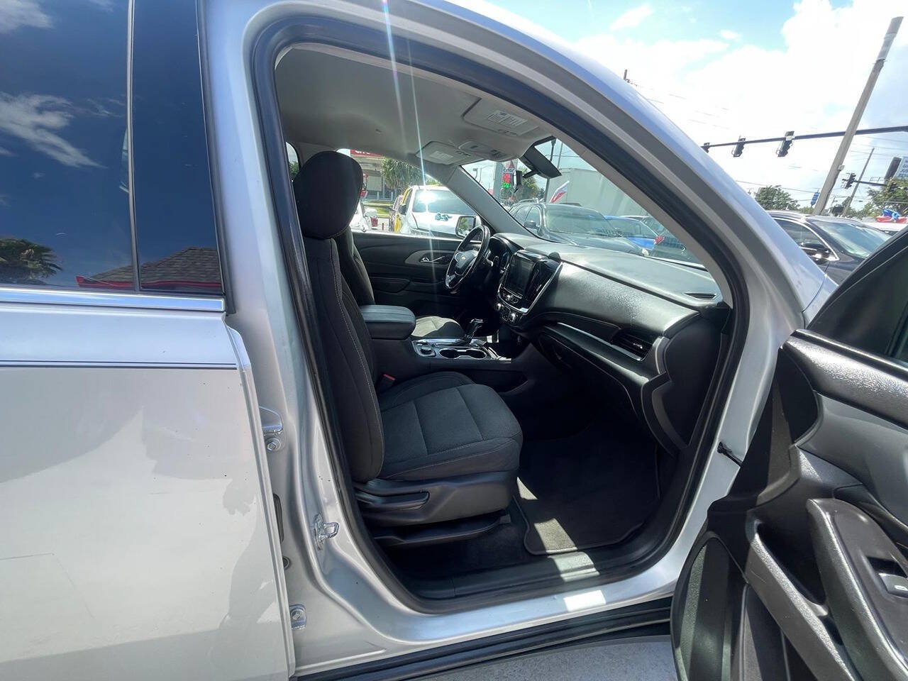 Used 2019 Chevrolet Traverse LT FWD image 6
