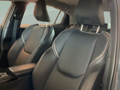 Used 2025 Toyota Prius XLE FWD image 23