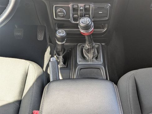 Used 2018 Jeep Wrangler Unlimited Sahara image 19