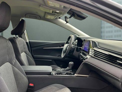 Used 2025 Toyota Camry LE image 12