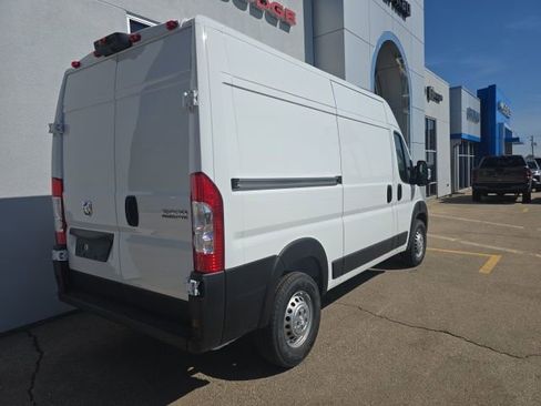 Used 2024 RAM ProMaster 2500 w/ Convenience Group FWD image 8