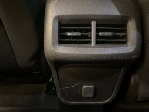 Used 2018 Chevrolet Equinox LT image 32